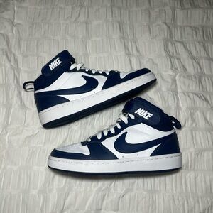 Nike Navy Sneakers! (for women or big kids)